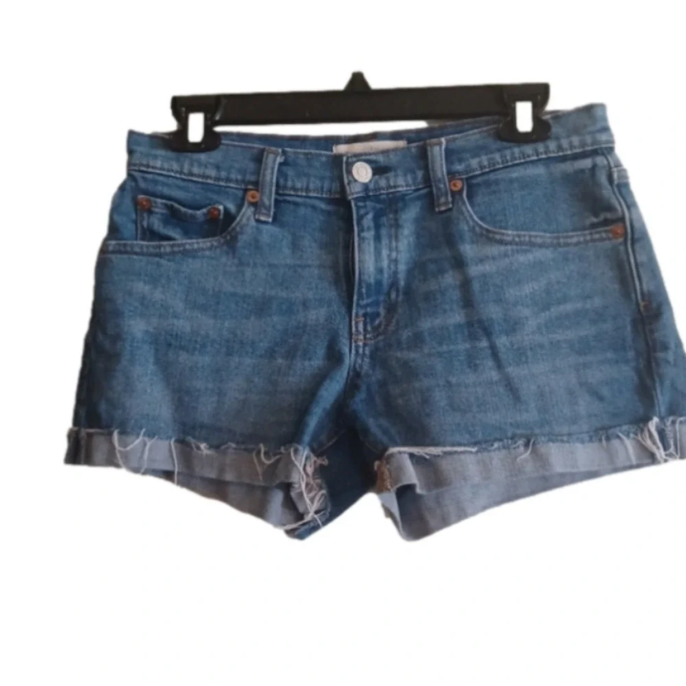 Gap Cutoff Style Shorts 28. Simple And Classic Style.Great Used Condition.
